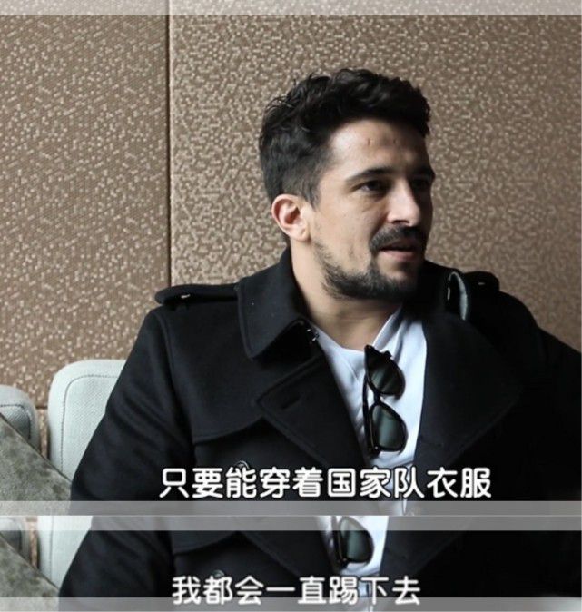 松本良人咬牙切齿的骂道：竟然让伊藤雄彦逃了？。